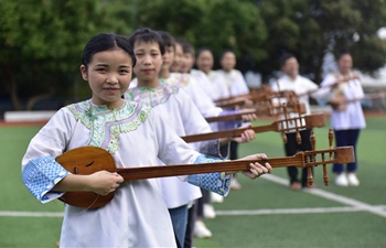 Various activities of ethnic groups launched in SW China's school