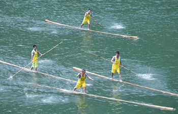Villagers perform single bamboo drifting in China's Fujian