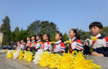 Pupils visit revolutionary martyrs' cemetery ahead of Martyrs' Day in Hebei