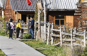 Tourists experience homestay with strong local characteristic in Xinjiang