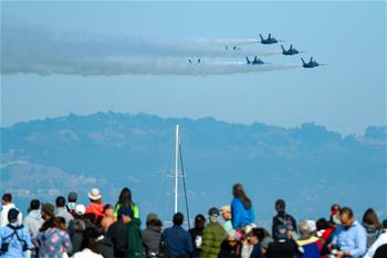 U.S. Navy aerobatics team ushers in 3-day air show at San Francisco Fleet Week