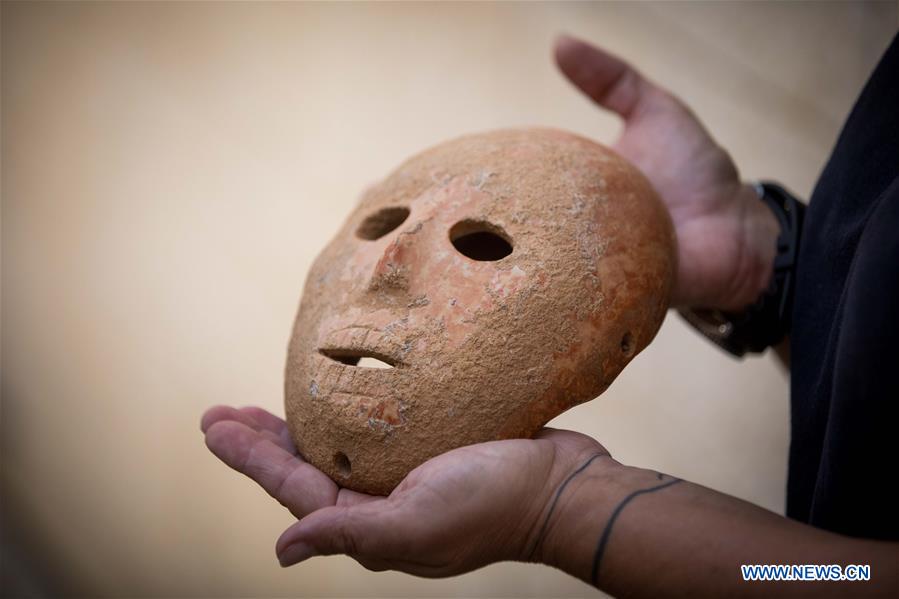 MIDEAST-JERUSALEM-IAA-PRE-HISTORIC STONE MASK-DISCOVERY