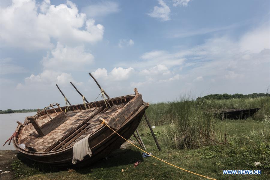 INDIA-KOLKATA-TRADITIONAL BOAT MAKING