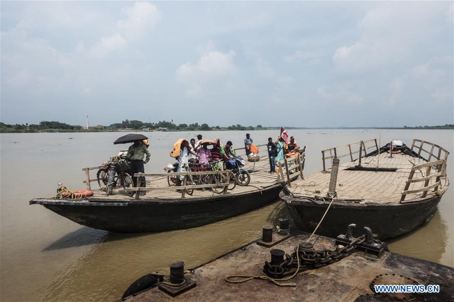 INDIA-KOLKATA-TRADITIONAL BOAT MAKING