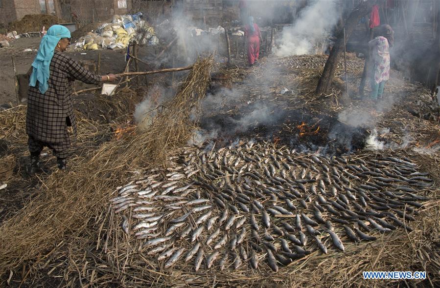 INDIA-KASHMIR-SRINAGAR-SMOKED FISH