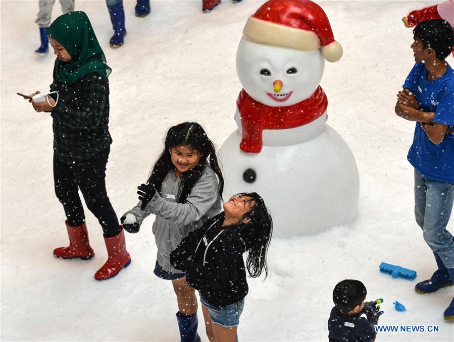 Children play in artificial snow park in Indonesia Xinhua English