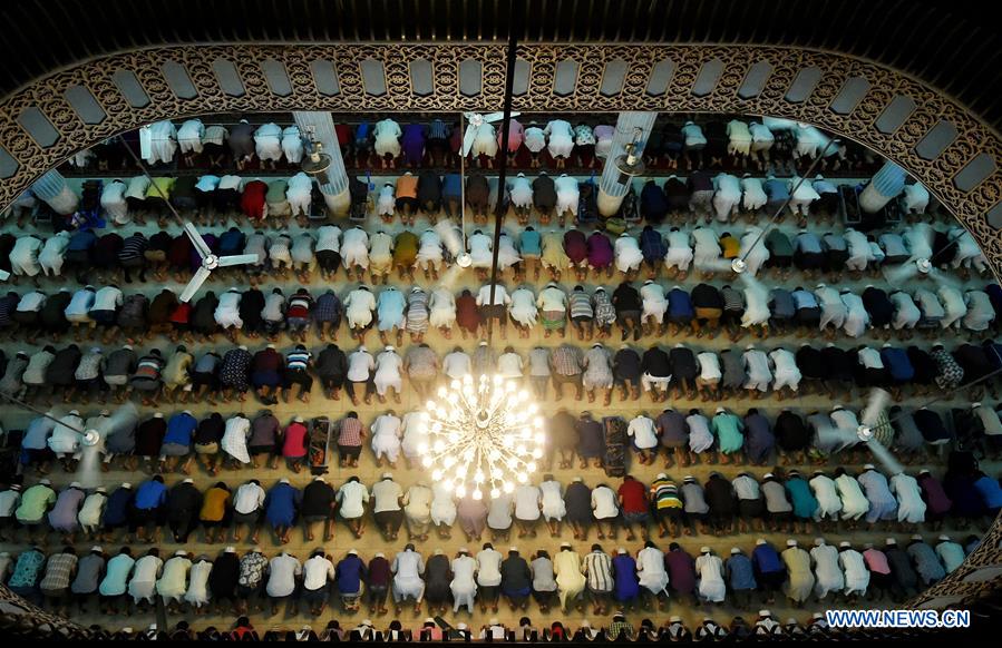 BANGLADESH-DHAKA-MUSLIM-HOLY NIGHT