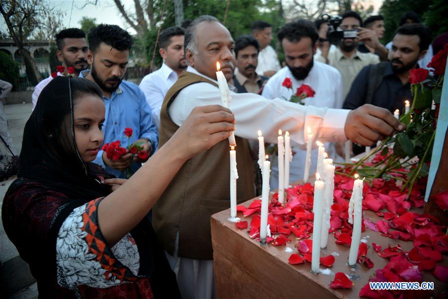 PAKISTAN-PESHAWAR-SRI LANKA-ATTACK-PRAYING