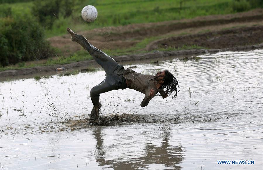 NEPAL-LALITPUR-NATIONAL PADDY DAY FESTIVAL-MUD FUN