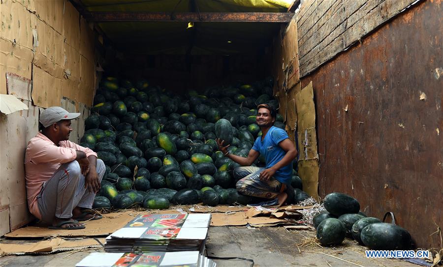 INDIA-NEW DELHI-FRUITS-ON SALE