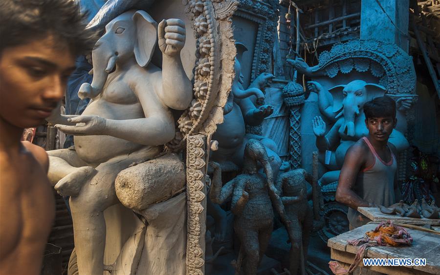INDIA-KOLKATA-GANESHA STATUE-CRAFTSMANSHIP