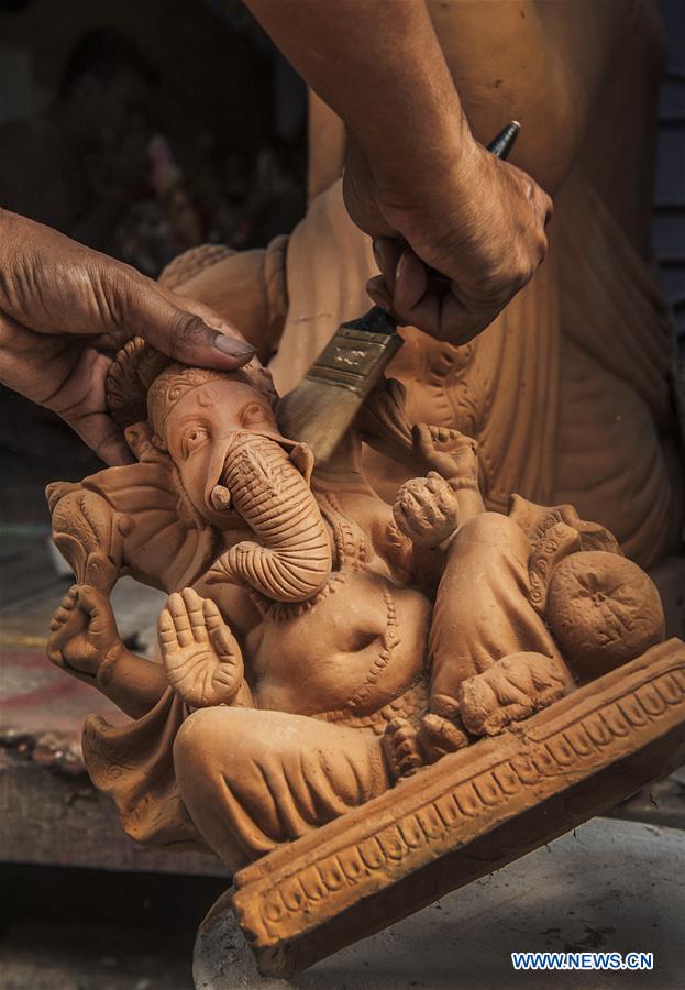 INDIA-KOLKATA-GANESHA STATUE-CRAFTSMANSHIP