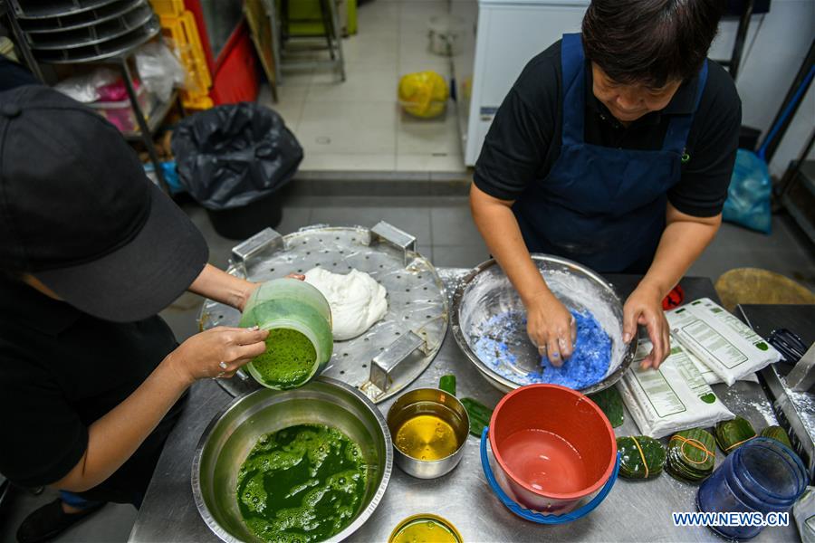 MALAYSIA-KUALA LUMPUR-RICE CAKE-NYONYA KUIH (CN)