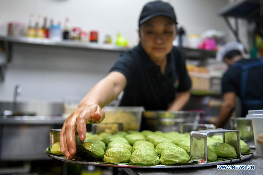 MALAYSIA-KUALA LUMPUR-RICE CAKE-NYONYA KUIH (CN)