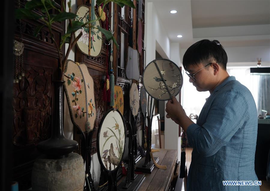 CHINA-JIANGSU-KESI-CRAFTSMAN (CN)