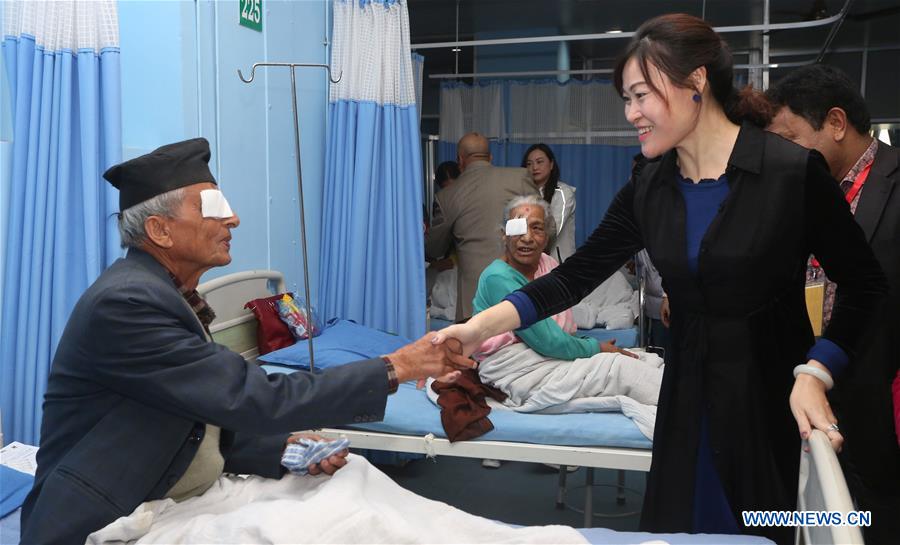 NEPAL-KATHMANDU-CHINESE DOCTORS-FREE CATARACT SURGERY