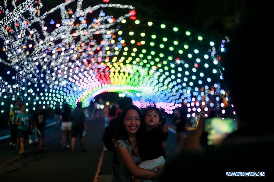 PHILIPPINES-QUEZON CITY-CHRISTMAS LIGHTS