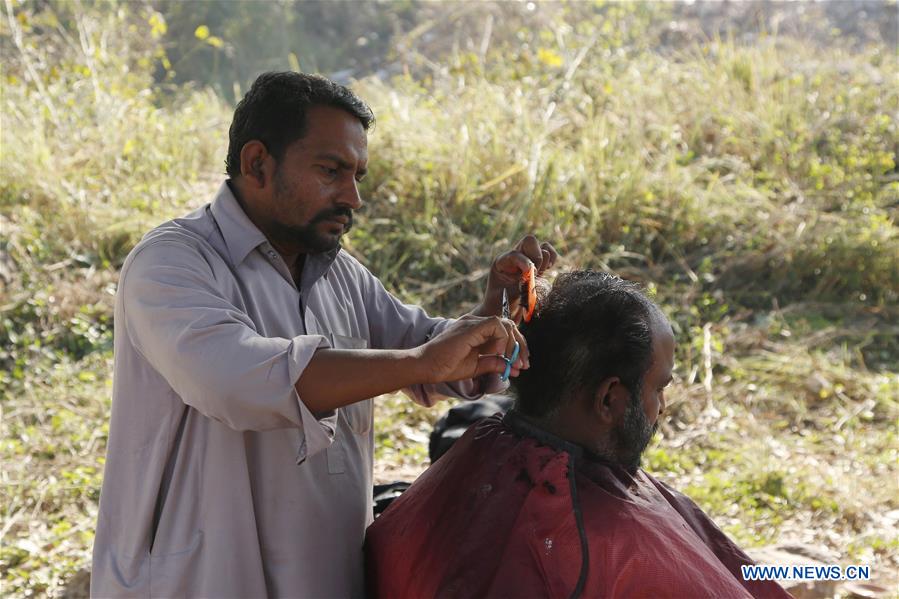PAKISTAN-ISLAMABAD- DAILY LIFE-BARBER