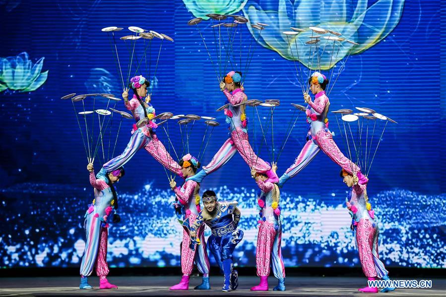 PHILIPPINES-QUEZON CITY-ACROBATIC CIRCUS