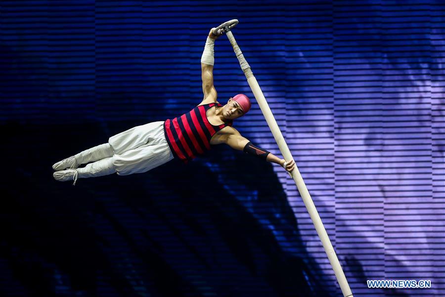 PHILIPPINES-QUEZON CITY-ACROBATIC CIRCUS