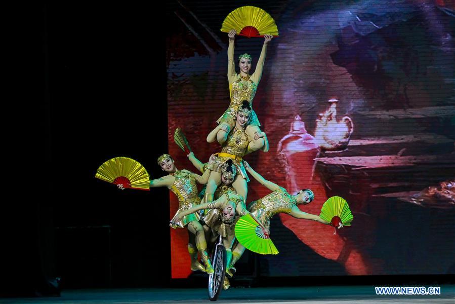 PHILIPPINES-QUEZON CITY-ACROBATIC CIRCUS