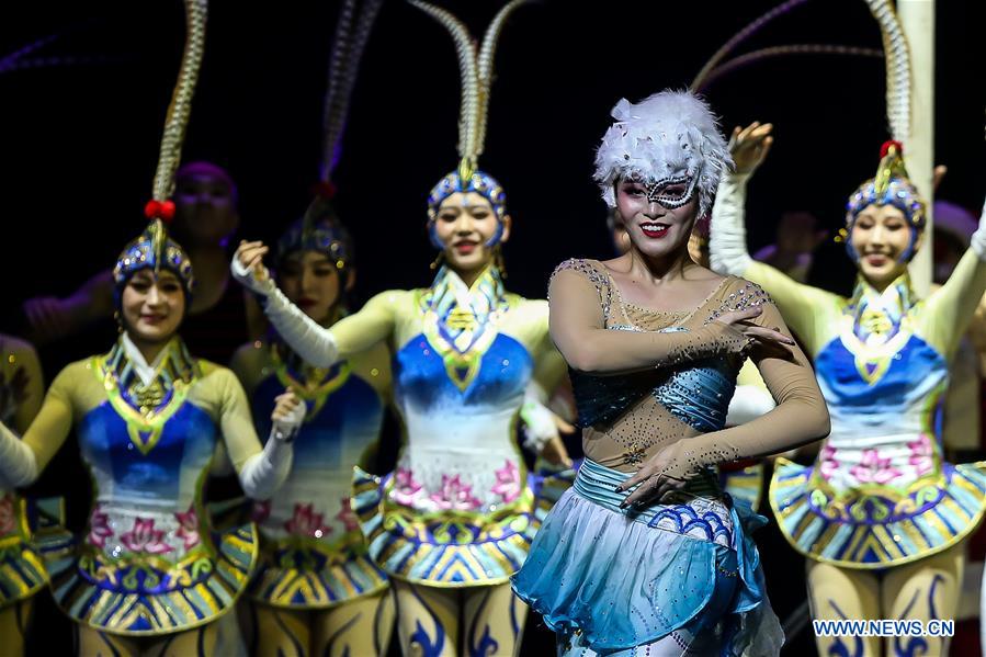 PHILIPPINES-QUEZON CITY-ACROBATIC CIRCUS