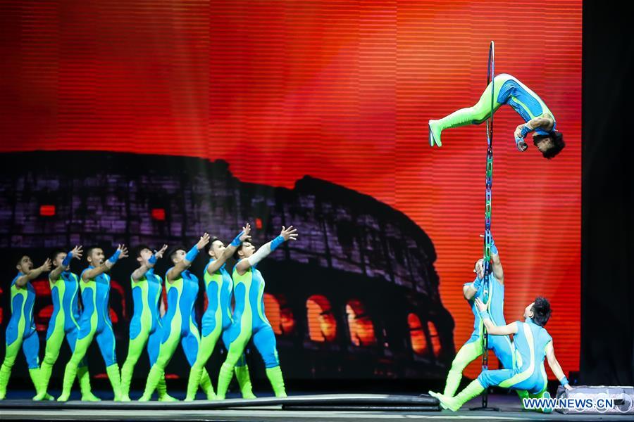 PHILIPPINES-QUEZON CITY-ACROBATIC CIRCUS