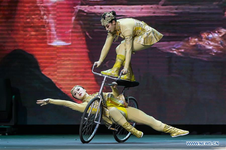 PHILIPPINES-QUEZON CITY-ACROBATIC CIRCUS