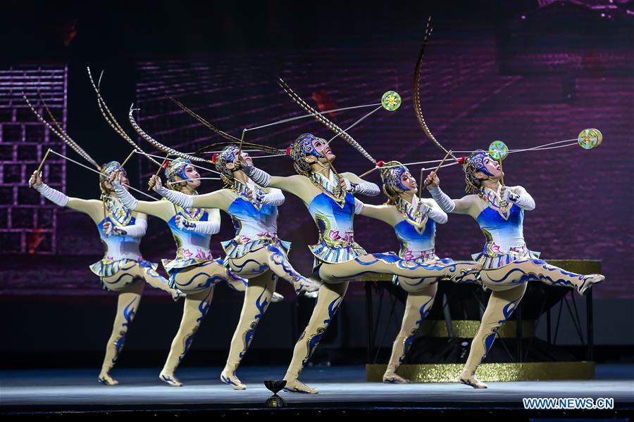 PHILIPPINES-QUEZON CITY-ACROBATIC CIRCUS