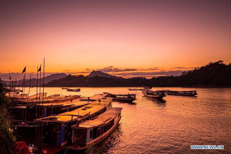 LAOS-LUANG PRABANG-MEKONG RIVER-SUNRISE-SUNSET