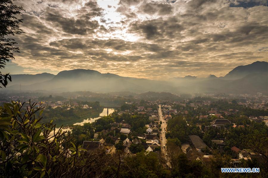 LAOS-LUANG PRABANG-MEKONG RIVER-SUNRISE-SUNSET