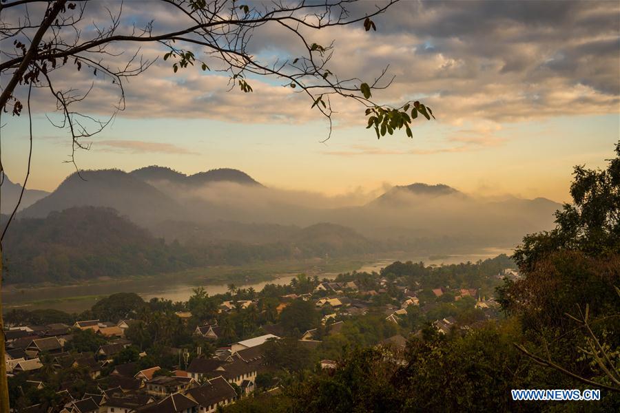 LAOS-LUANG PRABANG-MEKONG RIVER-SUNRISE-SUNSET