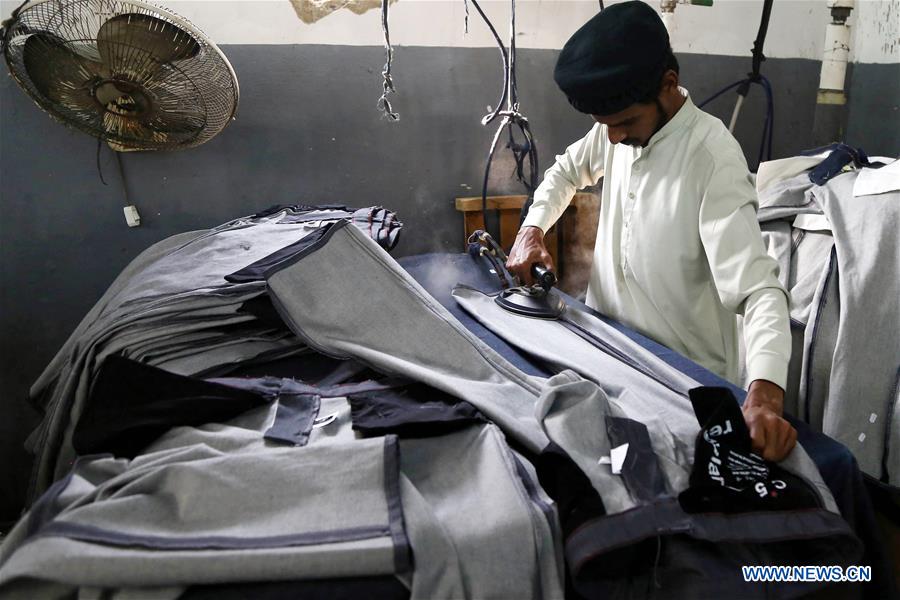 PAKISTAN-KARACHI-GARMENT-FACTORY