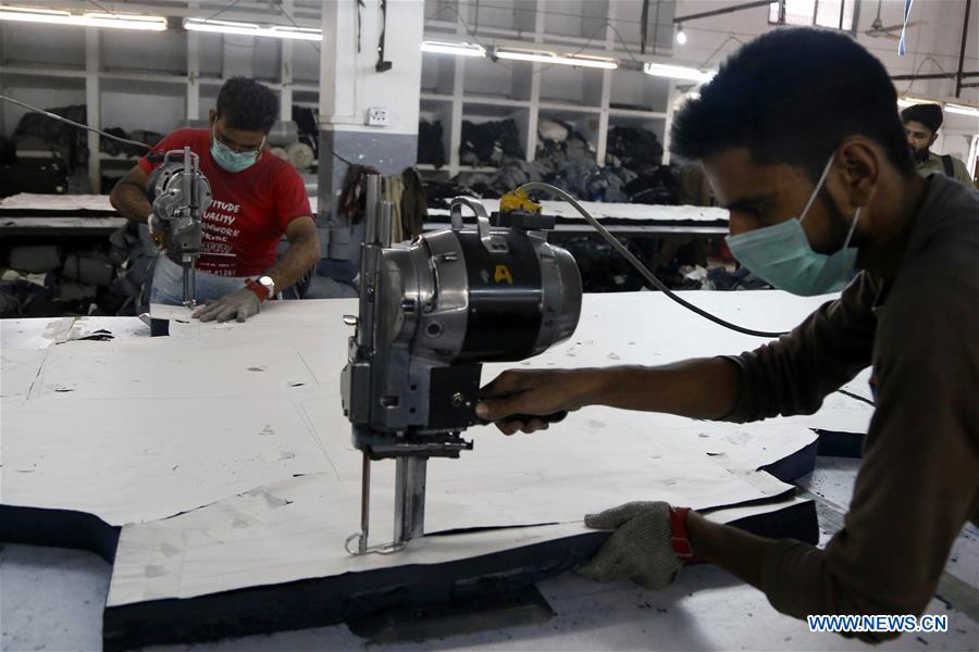 PAKISTAN-KARACHI-GARMENT-FACTORY