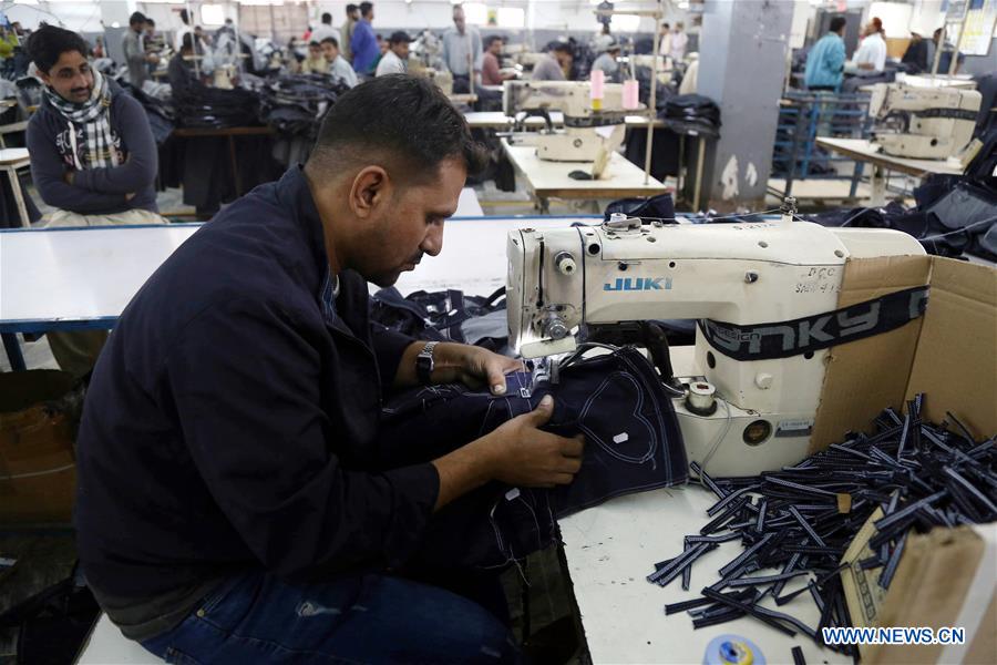 PAKISTAN-KARACHI-GARMENT-FACTORY