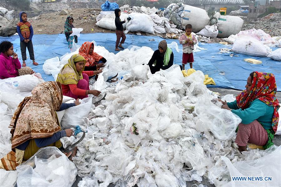 BANGLADESH-DHAKA-PLASTICS-WASTE-PROCESS