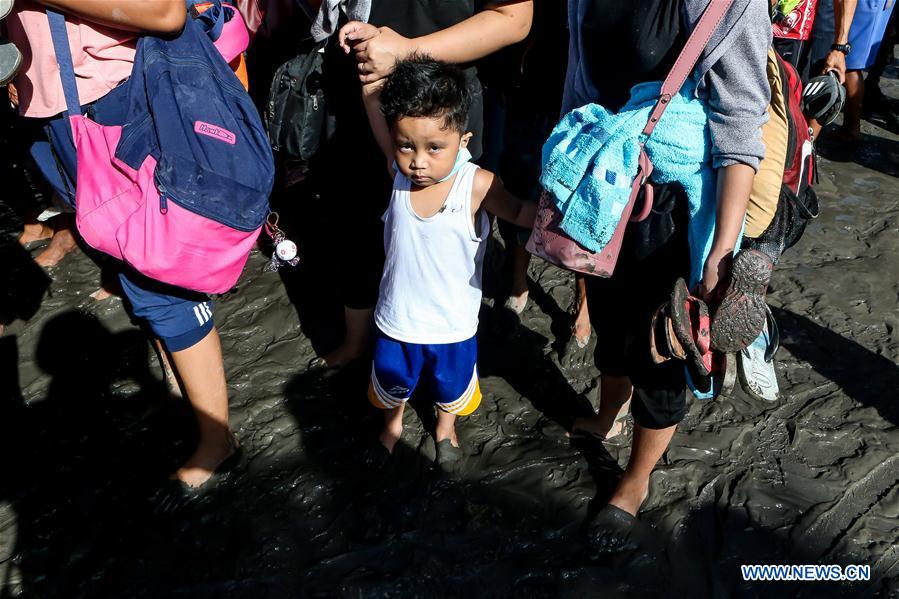 PHILIPPINES-TAAL VOLCANO-EVACUEES