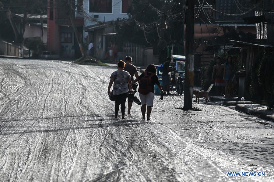 PHILIPPINES-TAAL VOLCANO-EVACUEES