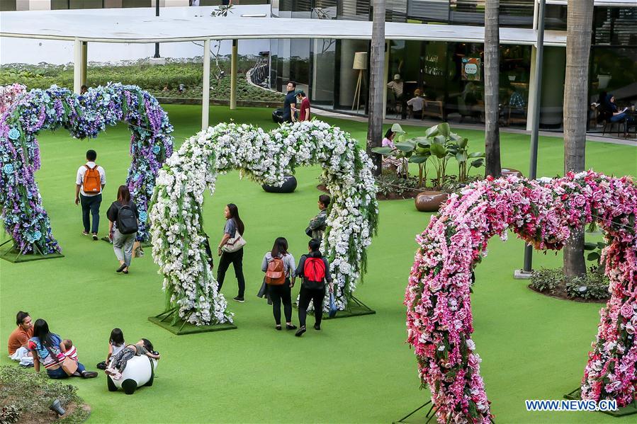 PHILIPPINES-QUEZON-VALENTINE'S DAY DECORATION