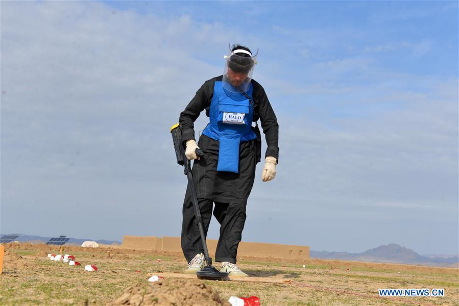 AFGHANISTAN-KANDAHAR-DE-MINER