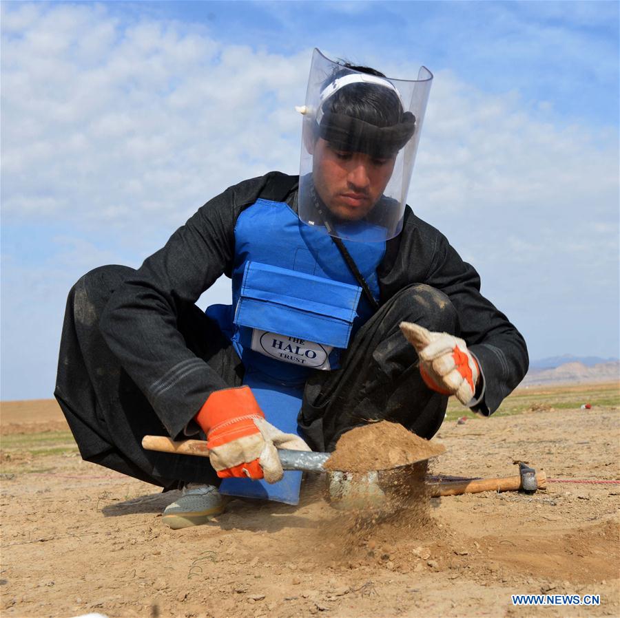AFGHANISTAN-KANDAHAR-DE-MINER