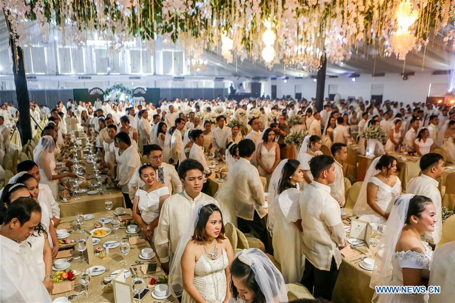 PHILIPPINES-MANILA-VALENTINE'S DAY-MASS WEDDING