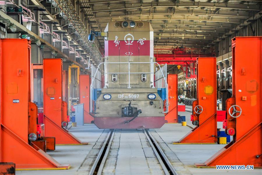 CHINA-INNER MONGOLIA-TRANSIT FREIGHT TRAIN-WHEEL REPLACEMENT (CN)