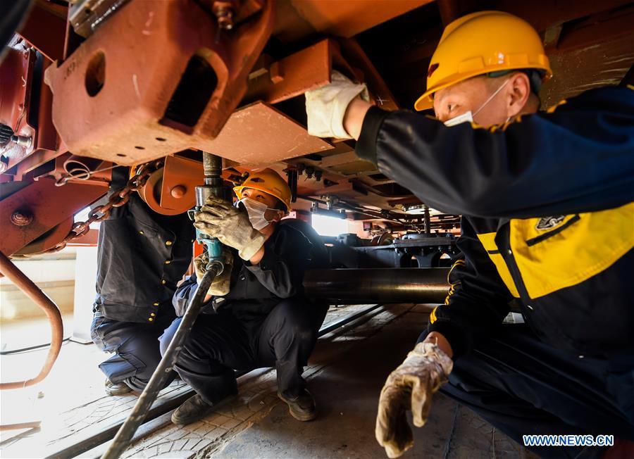 CHINA-INNER MONGOLIA-TRANSIT FREIGHT TRAIN-WHEEL REPLACEMENT (CN)
