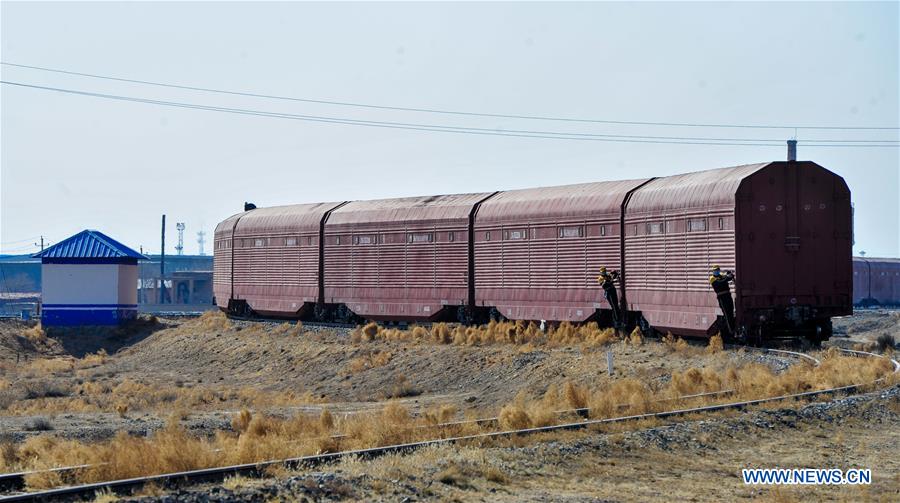 CHINA-INNER MONGOLIA-TRANSIT FREIGHT TRAIN-WHEEL REPLACEMENT (CN)