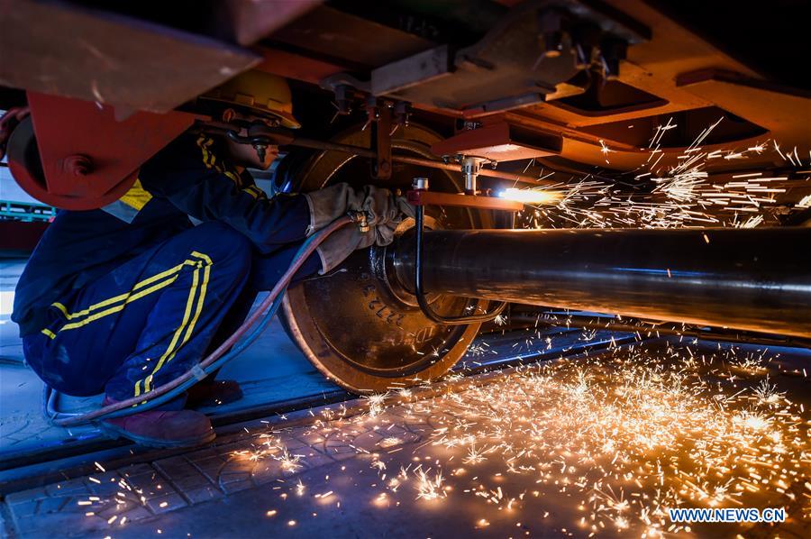 CHINA-INNER MONGOLIA-TRANSIT FREIGHT TRAIN-WHEEL REPLACEMENT (CN)