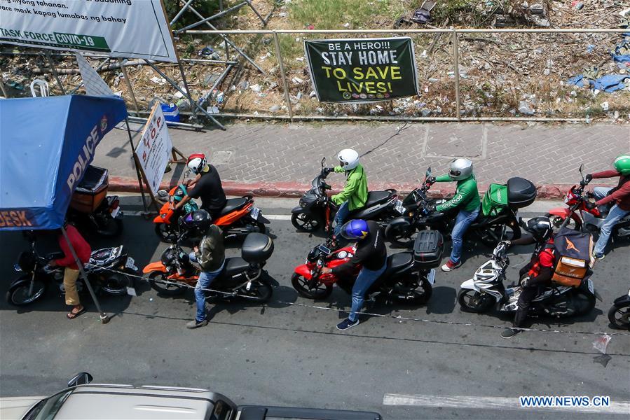 PHILIPPINES-LAS PINAS-COVID-19-COMMUNITY QUARANTINE CHECKPOINT