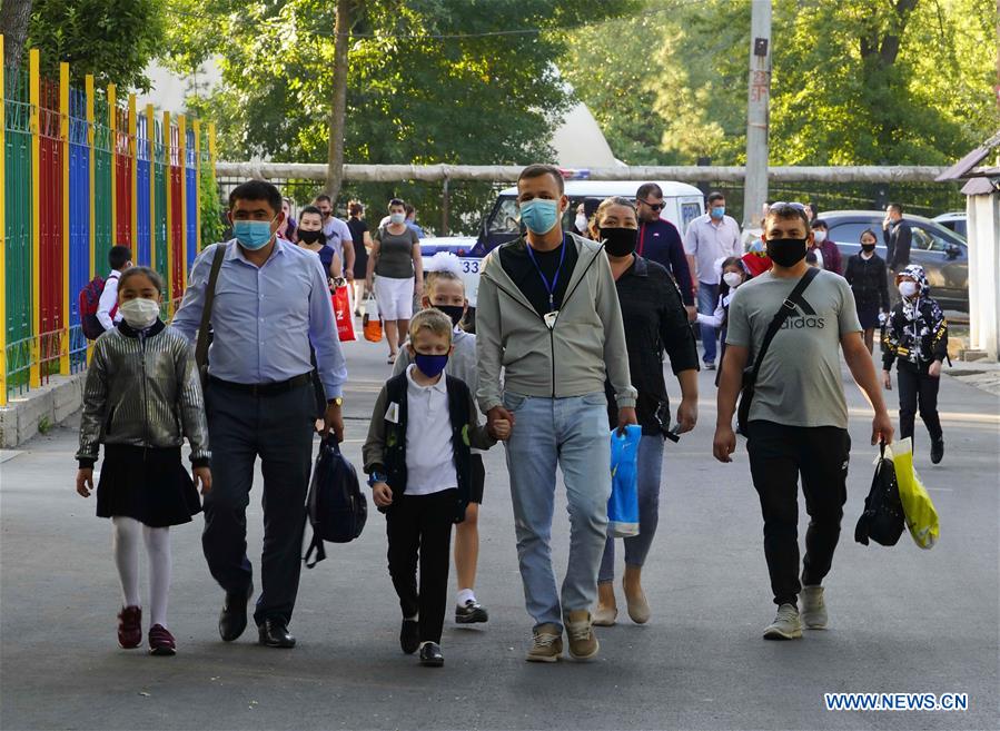 students go to school with their parents amid the covid-19