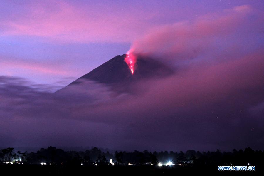 550 People Flee From Volcano Eruption In Indonesia S East Java Xinhua English News Cn