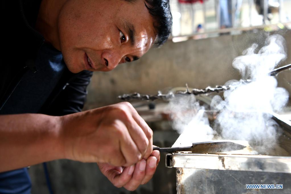 In pics knifemakers in Lhorong County, China's Tibet Xinhua